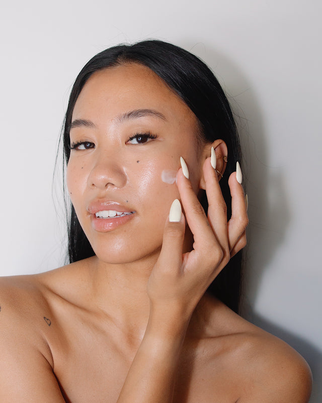 iS Clinical Reparative Moisture Emulsion