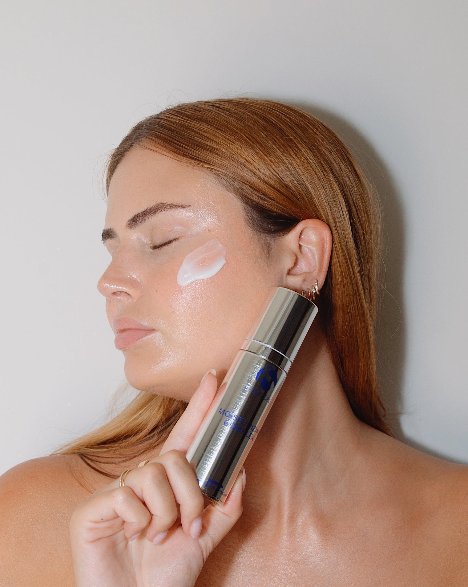 iS Clinical Moisturizing Complex